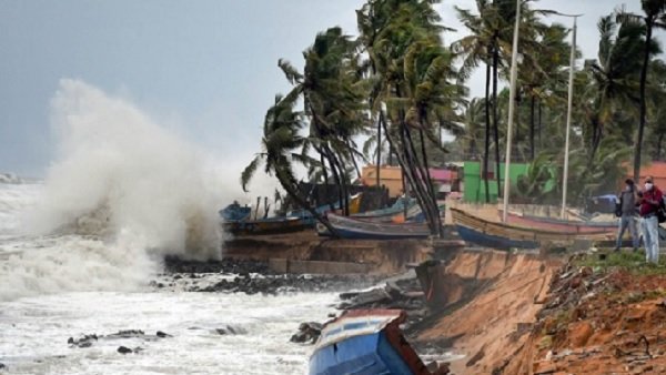 तौकते तूफान ने मचाई तबाही 