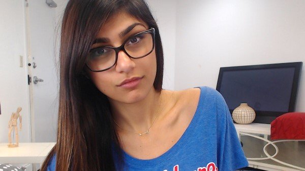 इमरान को मिया खलीफा पसंद नहीं ! इमरान को मिया खलीफा पसंद नहीं !