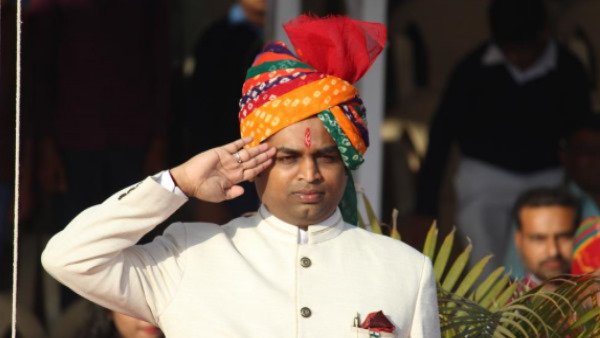 कौन हैं आईएएस शिव प्रसाद नकाते? 