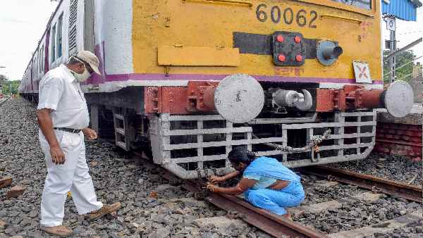 'यास' की वजह से 100 से ज्यादा ट्रेनें कैंसिल