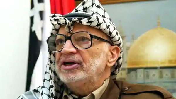 कब्र से निकाल कर अराफात के शव की हुई थी जांच