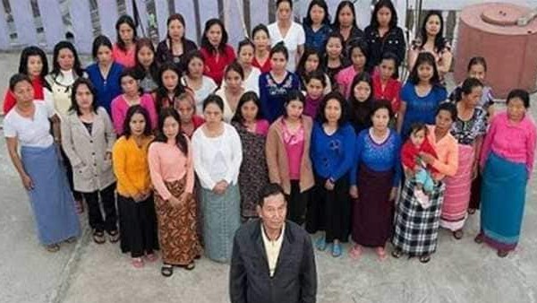 संप्रदाय के अधिकतर सदस्य जीवन यापन के लिए बढ़ई का काम करते हैं संप्रदाय के अधिकतर सदस्य जीवन यापन के लिए बढ़ई का काम करते हैं