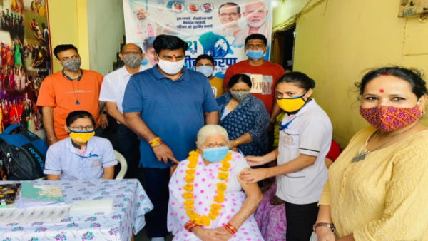 Corona vaccination campaign in Bhopal, 50 thousand people vaccinated till noon Corona vaccination campaign in Bhopal, 50 thousand people vaccinated till noon