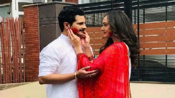 करण-हिमांशी की रोमांटिक तस्वीरें वायरल करण-हिमांशी की रोमांटिक तस्वीरें वायरल