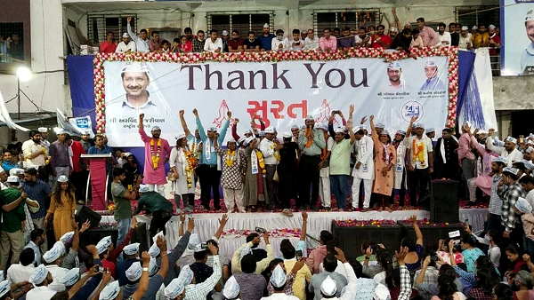 Gujarat: BJP 300 workers of Surat joined Aam Aadmi Party 
