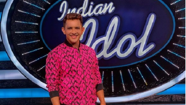 शो के होस्ट आदित्य नारायण कितना लेते हैं फीस