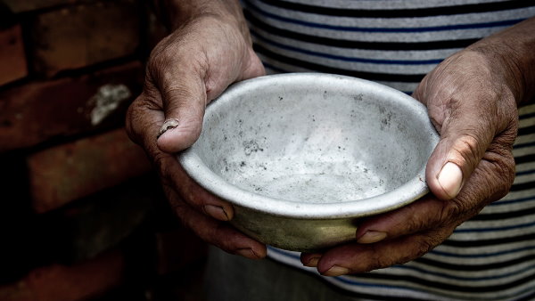 खत्म हुआ राशन, खाने को पड़ गए लाले खत्म हुआ राशन, खाने को पड़ गए लाले