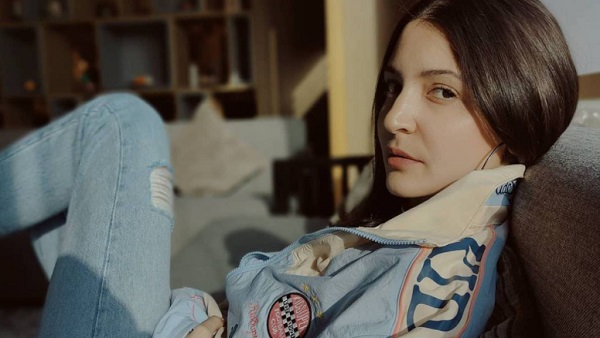 चाय सर्व करने वाले विवाद पर गुस्सा हो गई थीं अनुष्का शर्मा