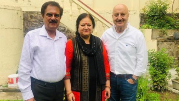 अनुपम खेर ने कहा- ये क्लास में पहले नंबर पर रहता था और मैं लास्ट अनुपम खेर ने कहा- ये क्लास में पहले नंबर पर रहता था और मैं लास्ट