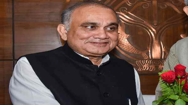 अंतरराष्ट्रीय मंचों पर भारत का प्रतिनिधित्व कर चुके हैं