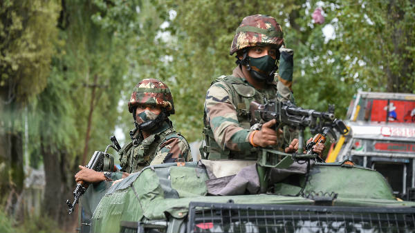 सफेदपोश लोग आपके बच्चों को आतंक में ढकेल रहे 