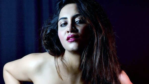 पाकिस्‍तानी क्रिकेटर शाहिद अफरीदी से इंटिमेट रिलेशन का दावा कर चुकी हैं अर्शी 