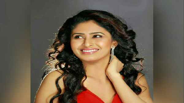 अपनी सफाई में क्या कह रही हैं आयशा ? अपनी सफाई में क्या कह रही हैं आयशा ?