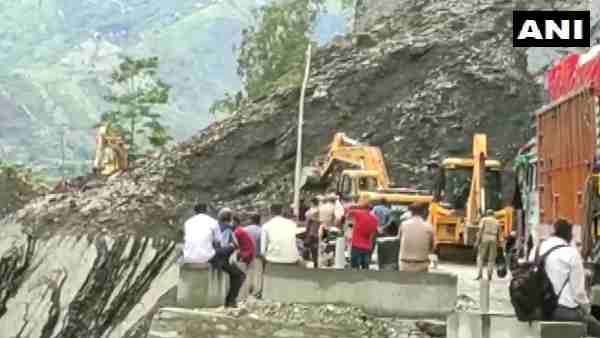 Pithoragarh National Highway blocked due to landslide, Badrinath National Highway stalled Pithoragarh National Highway blocked due to landslide, Badrinath National Highway stalled