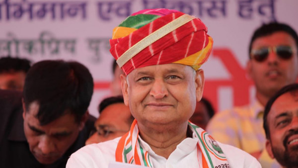 सीएम अशोक गहलोत के पास तीन विकल्प सीएम अशोक गहलोत के पास तीन विकल्प