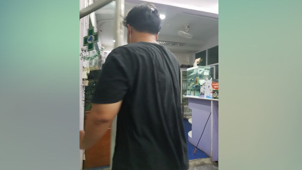 ऑक्सीजनेटेड कंटेनर में कॉकरोच को रखा