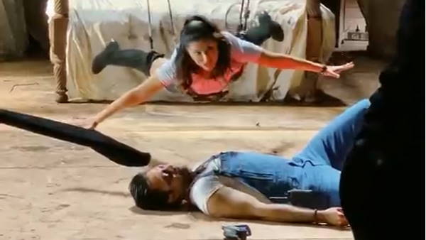 सनी ने लिखा- आता माझी सटकली