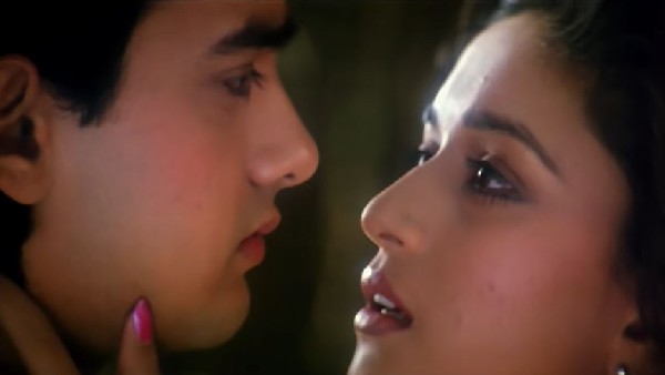 माधुरी हॉकी स्टिक लेकर दौड़ी माधुरी हॉकी स्टिक लेकर दौड़ी