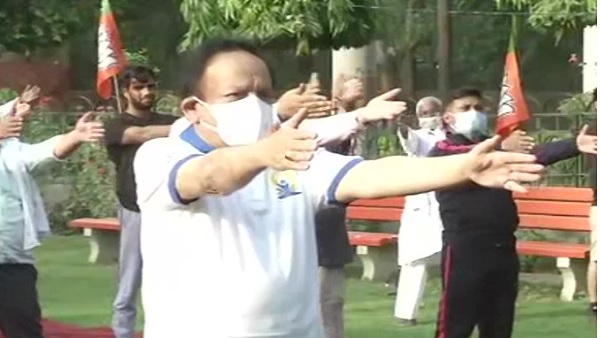 'COVID19 के दौरान योग की प्रासंगिकता बढ़ी'