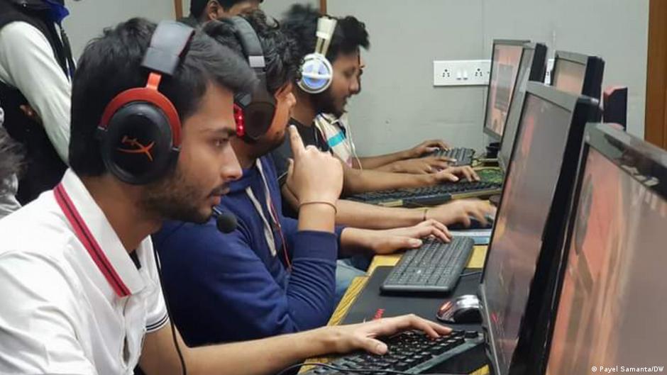 कॉलेज में दाखिले की चिंता में हैं छात्र