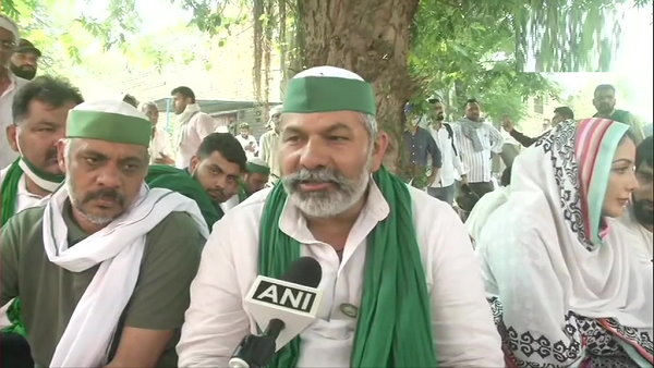 दिल्ली के सीमावर्ती स्थलों पर जमे हैं प्रदर्शनकारी दिल्ली के सीमावर्ती स्थलों पर जमे हैं प्रदर्शनकारी