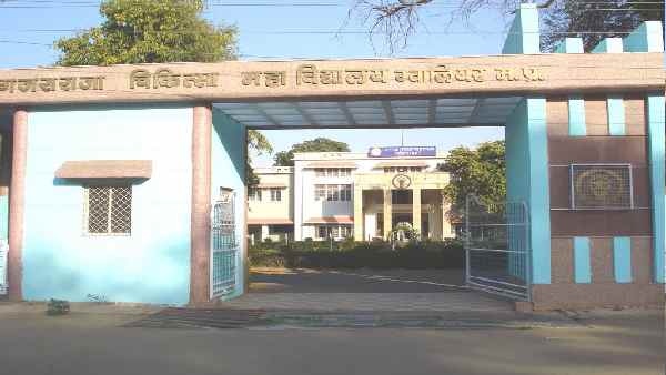 रिकॉर्ड रूम में भटकती है क्लर्क की आत्मा! रिकॉर्ड रूम में भटकती है क्लर्क की आत्मा!