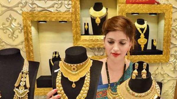 शुक्रवार को भी कीमतों में दिखी थी गिरावट