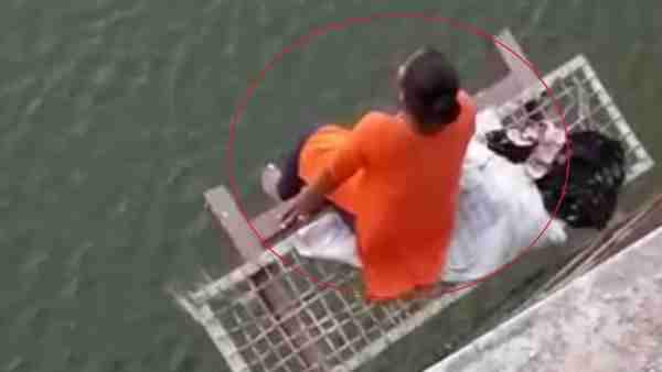 प्रेमी की बेवफाई से नाराज थी वो प्रेमी की बेवफाई से नाराज थी वो