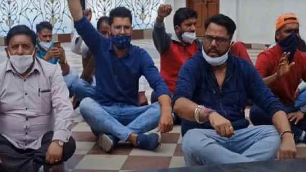 विधायक ने कर्फ्यू तोड़ा ?