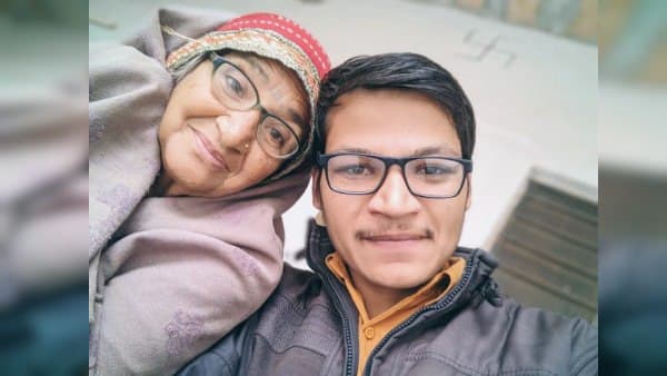 पिता विदेश में करते हैं मजूदरी पिता विदेश में करते हैं मजूदरी