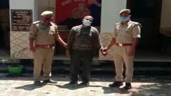 lakhimpur kheri doctor handcuffed by police for indecent behaviour with nurse lakhimpur kheri doctor handcuffed by police for indecent behaviour with nurse