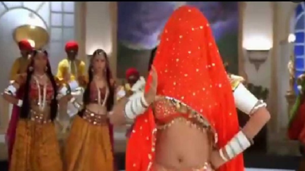 विवादित लेकिन सुपरहिट था 'चोली के पीछे' गाना