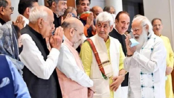 3 घंटे चली बैठक लेकिन शादी में जाने की हड़बड़ाहट में नहीं दिखें मनोज सिन्हा 