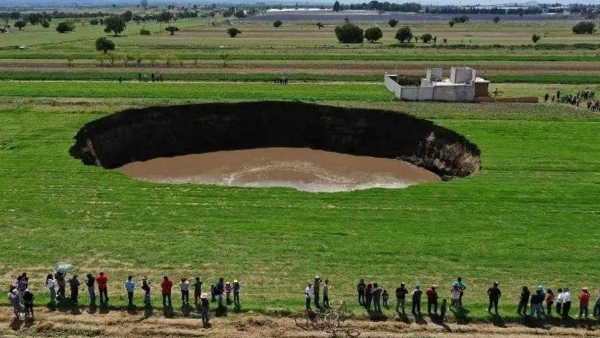 मेक्सिको में रहस्यमयी गड्ढे से लोगों में खौफ
