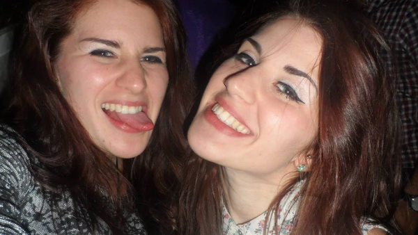 बहन को बचाने के लिए Crocodile से भिड़ गई महिला