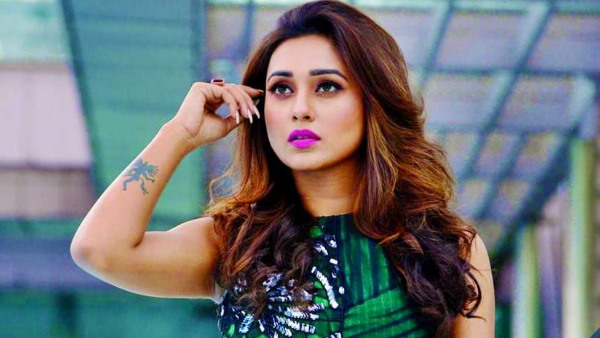 कौन हैं देबांजन देव?