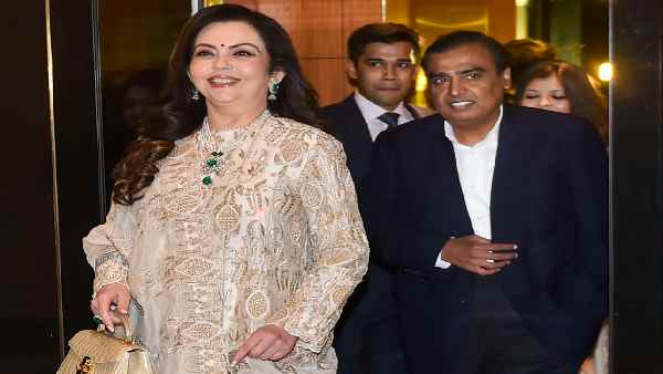 क्या लंदन शिफ्ट हो रहे हैं अंबानी? क्या लंदन शिफ्ट हो रहे हैं अंबानी?