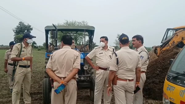 सुरेंद्र सिंह चौहान ने पूरी योजना बनाई 