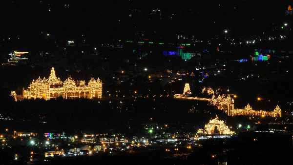 मैसुरू पैलेस में टीकाकरण मैसुरू पैलेस में टीकाकरण