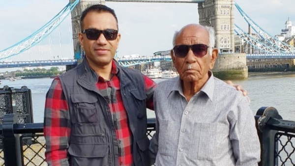 'एक बार और मिल जाएं तो जी भर के गले लगा लूं' 'एक बार और मिल जाएं तो जी भर के गले लगा लूं'