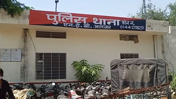 सिर में ताबड़तोड़ वार कर हत्या कर दी