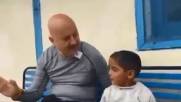 खेर बोले- बच्चे ने तो मुझे हिला दिया खेर बोले- बच्चे ने तो मुझे हिला दिया