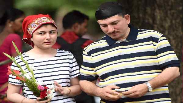 पारसियों की आबादी घटने का कारण क्या है ?