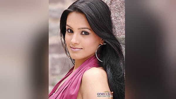 अनीता ने नाराज होकर कहा 'बेकार' और 'अनरोमांटिक' अनीता ने नाराज होकर कहा 'बेकार' और 'अनरोमांटिक'