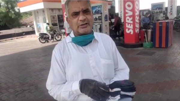 लक्ष्मण की गौरव टावर में दुकान