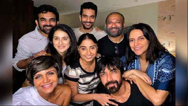 पिछले संडे राज कौशल ने दोस्‍तों के संग की थी पार्टी 