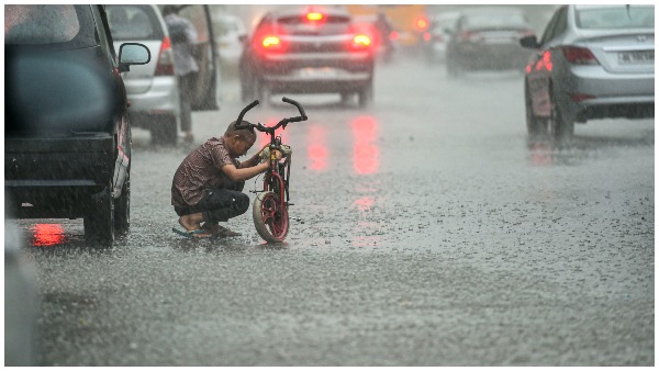 मुंबई में महीने भर की बारिश कुछ दिनों में 