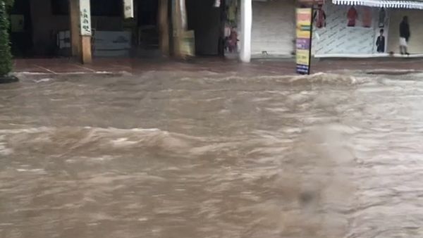 2 दिन से मूसलाधार बारिश हो रही