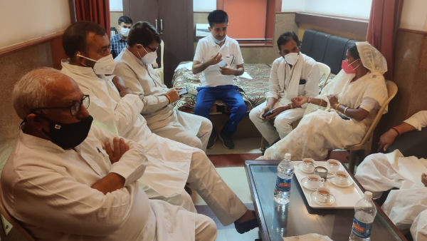 Rajasthan 12 out of 13 Independent MLAs hold a meeting a hotel in Jaipur Rajasthan 12 out of 13 Independent MLAs hold a meeting a hotel in Jaipur
