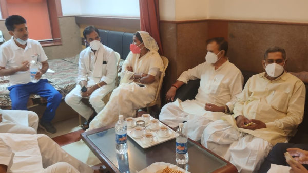 Rajasthan 12 out of 13 Independent MLAs hold a meeting a hotel in Jaipur Rajasthan 12 out of 13 Independent MLAs hold a meeting a hotel in Jaipur